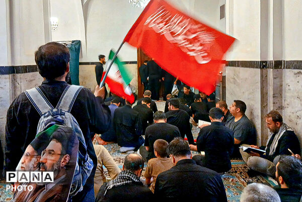 بازگشایی صحن و رواق‌های حرم مطهر رضوی پس از مراسم تشییع و تدفین پیکر مطهر رهبر شهید انقلاب