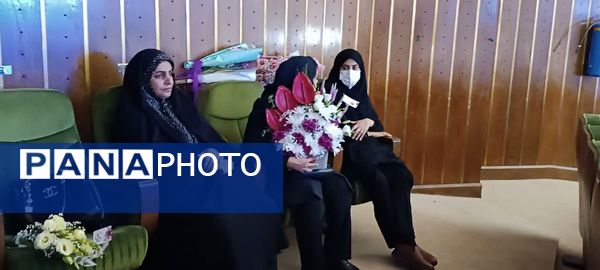 مراسم بزرگداشت مقام معلم و تجلیل از معلمان نمونه در محمودآباد