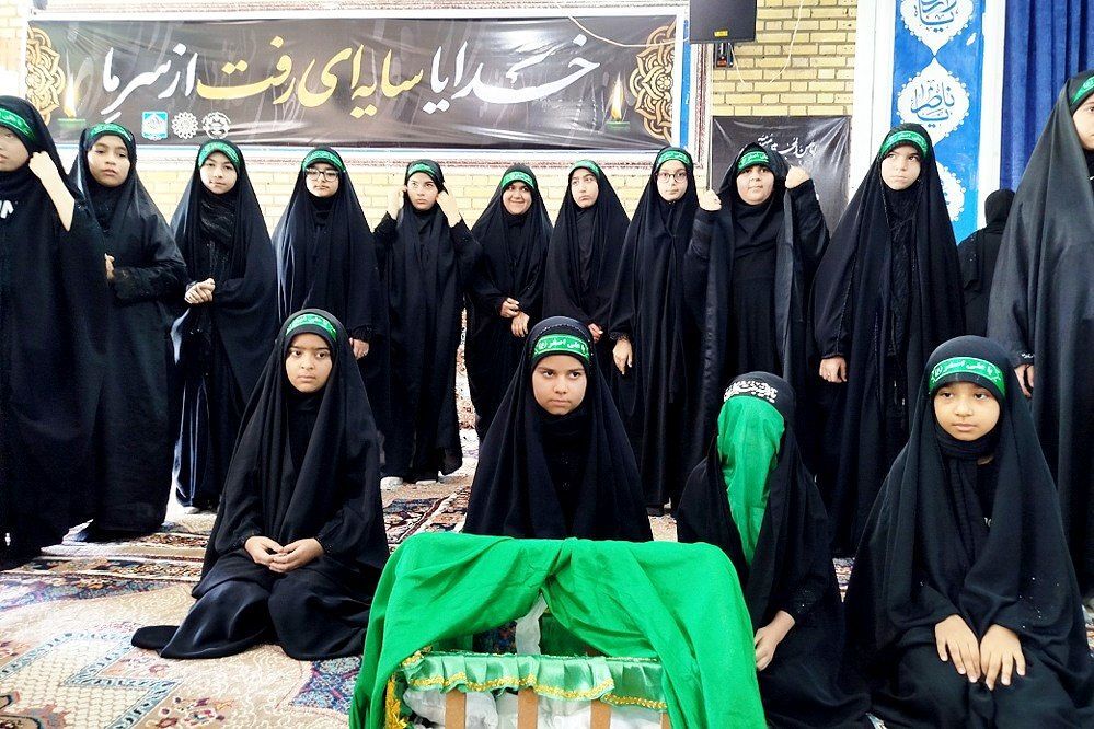 طنین نوای «لبیک یا حسین» در مراسم شیرخوارگان حسینی
