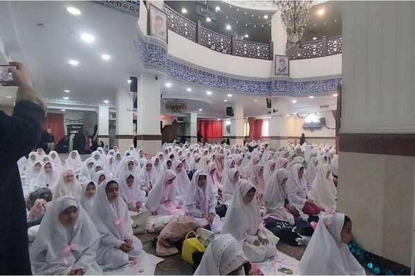 آیین جشن تکلیف دانش‌آموزان دختر شهرستان پردیس در فضایی معنوی و باشکوه