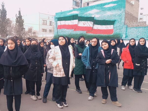  مانور زلزله و ایمنی در مدرسه دخترانه انیس خوش قدم 