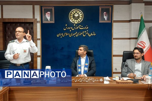 نشست فصلی و توان افزایی مأمورین و مسئولین سازمان دانش‌آموزی شهرستان‌های استان تهران 