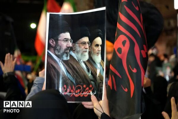 بیعت مردم غیور باقرشهر و کهریزک با سومین رهبر انقلاب اسلامی 