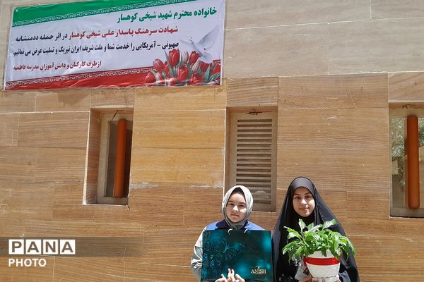 در خانه‌های روشن از یاد شهیدان، مدیر آموزش و پرورش شهرستان شهریار درس ایثار را مرور کرد