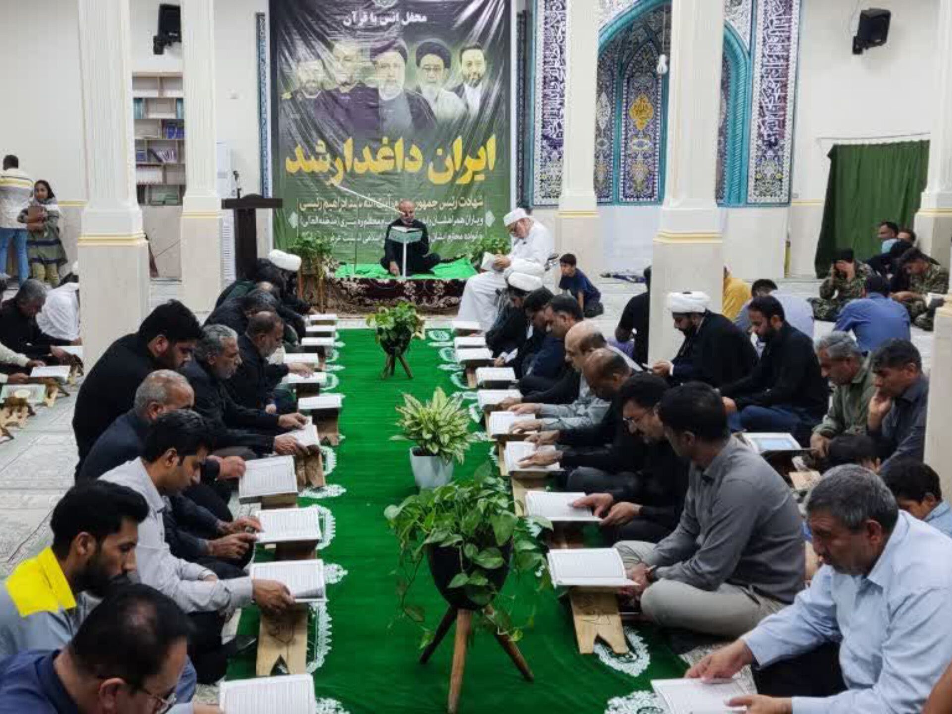 برگزاری محفل انس با قرآن‌کریم در بندرخمیر به نیابت از شهدای‌ خدمت