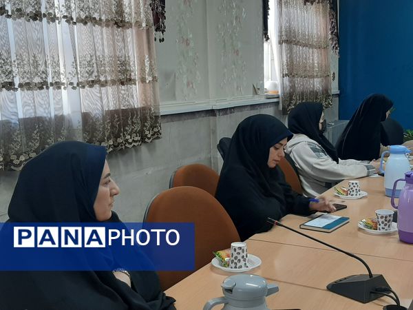 کارگاه تحکیم بنیان خانواده با محوریت مهارت‌های ارتباطی والدین با فرزندان و مهارت‌های ارتباط موثر