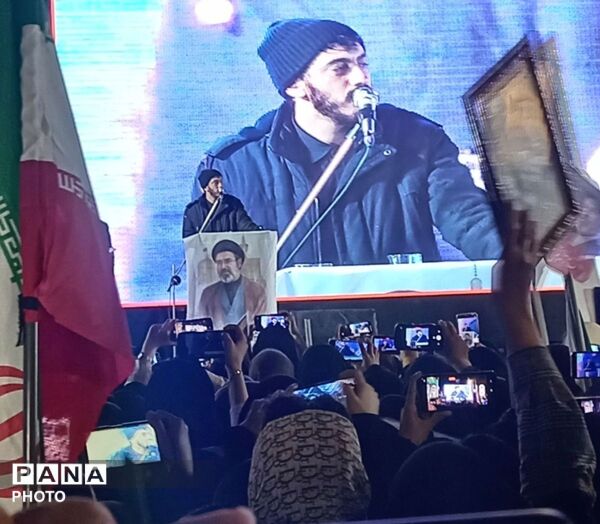 پیمان دوباره با رهبری با نوای رسای مهدی رسولی در آیین تجدید بیعت 