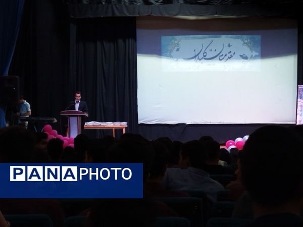 جشن پایان سال تحصیلی در دبیرستان نمونه دولتی آیت الله خامنه ای کاشمر