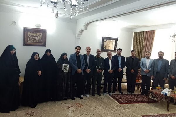 تجدید پیمان فرهنگیان ورامینی با آرمان‌های شهدا در هفته بسیج