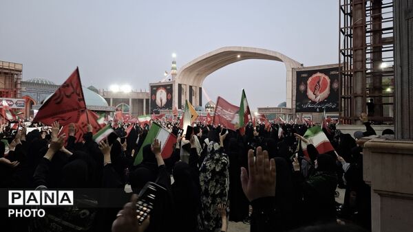 وداع پرشور نوجوانان با آقای شهید ایران 