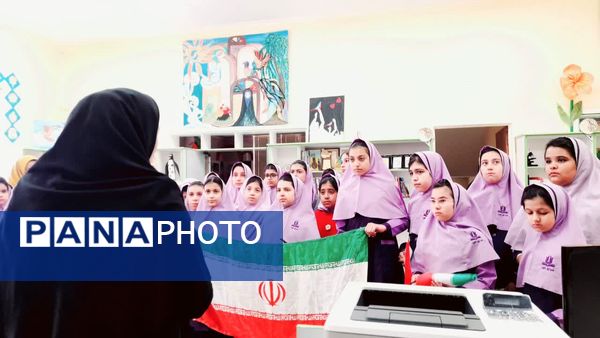 جشن دهه فجر با نقاشی‌های خلاقانه دانش‌آموزان پایه پنجم در کانون پرورشی تفت