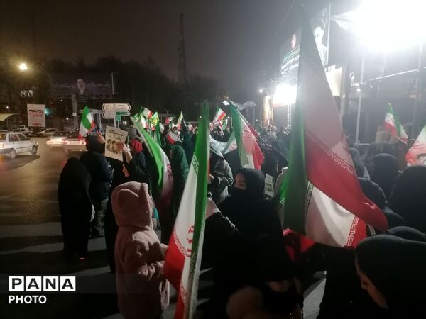 اجتماع بزرگ خانوادگی بر مدار ایران با حضور دانش آموزان ناحیه 3 مشهد