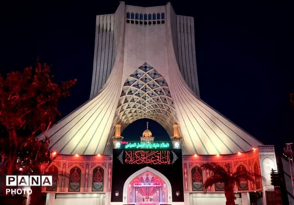 قاب های دیدنی برگزاری آیین «محرم‌شهر» در میدان آزادی با حال و هوای اربعینی