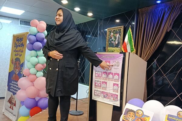  جشن دندان شماره شش دبستان آیت‌الله خامنه‌ای