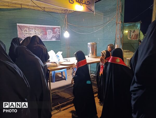 میزبانیِ موکب امام خامنه‌ای توسط دانش‌آموزان پیشتاز خدیجه کبری مهردشت ابرکوه
