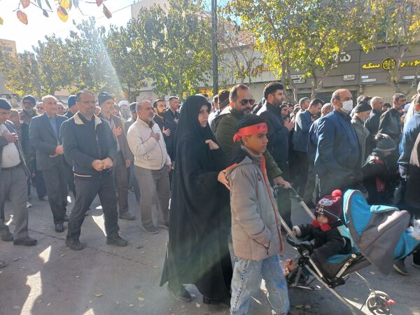 تشییع پیکرشهداى گمنام در شهرکرد 
