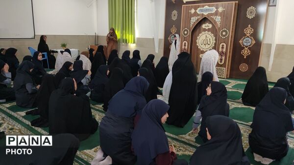 اولین نماز جماعت در روز اول مدرسه دخترانه امام حسین (ع) نیشابور 