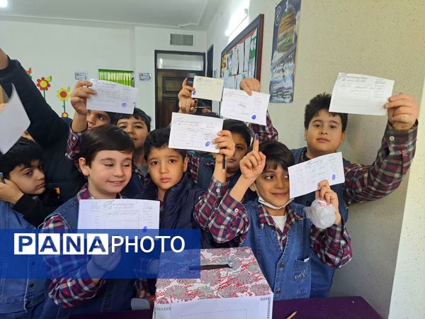 انتخابات شورای دانش‌آموزی در دبستان مبتکران ناحیه ۷