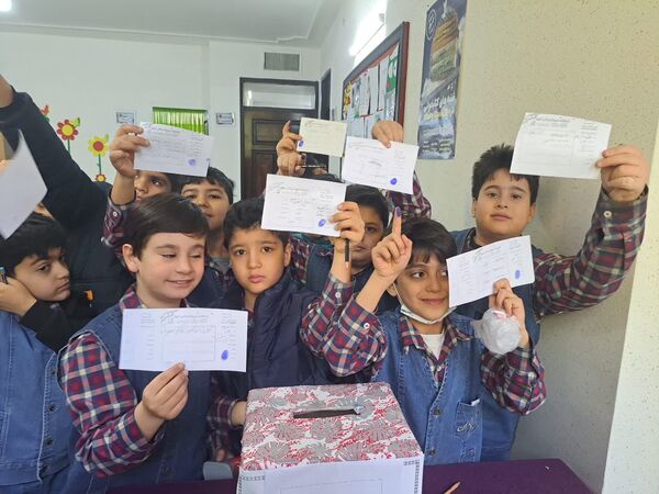 انتخابات شورای دانش‌آموزی در دبستان مبتکران ناحیه ۷