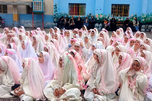 برگزاری جشن تکلیف دختران در مدرسه معراج بهارستان۲