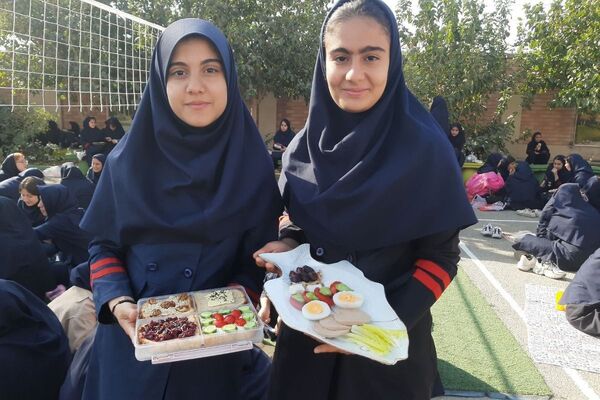 برگزاری اردوی درون‌مدرسه‌ای با محوریت صبحانه سالم در آموزشگاه هیأت امنایی فرزانگان ملارد