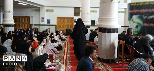 حضور پررنگ دانش‌آموزان بیرانوندی در نماز جمعه