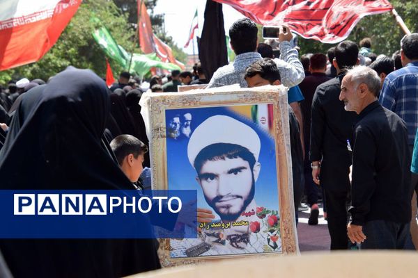 همه چیز برای یک استقبال گرم مهیاست ، با افتخار به پیشواز شهیدمان می آییم 