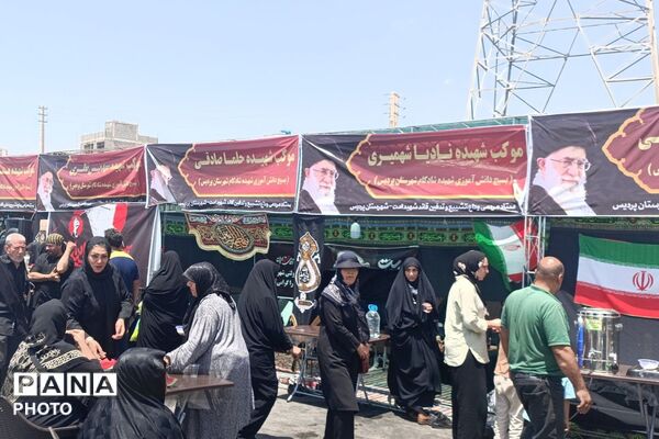 اجرای گروه سرود ریحانه‌الحسین پردیس در مراسم تشییع  رهبر شهید