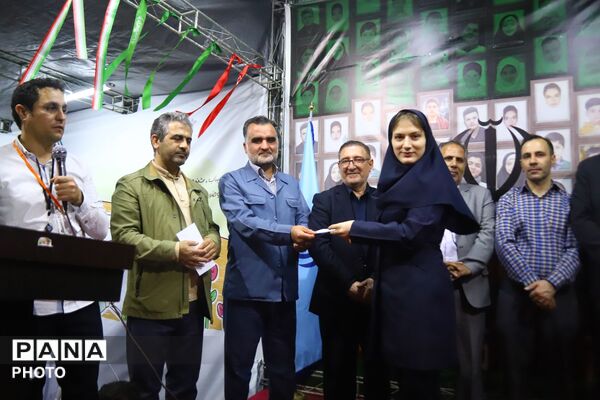 موکب آموزش و پرورش در تجمع مردمی پژوهشسرای دانش آموزی شد