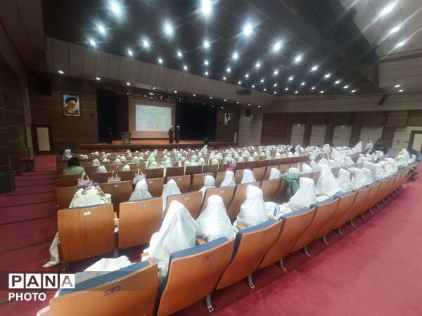 جشن تکلیف دانش‌آموزان دختر مدرسه دکتر علی شریعتی شهریار