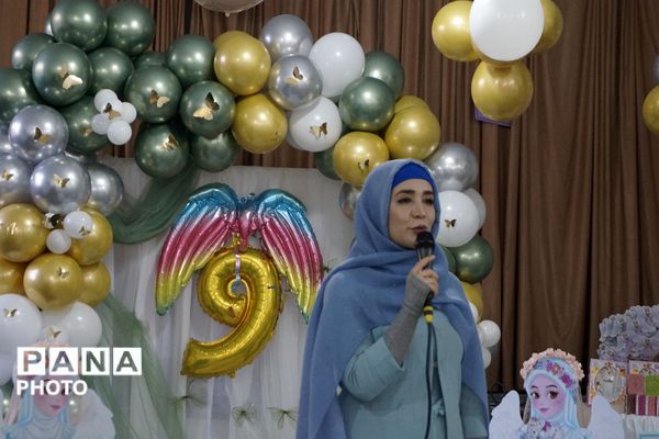 لبخند بندگی در دل‌های کوچک