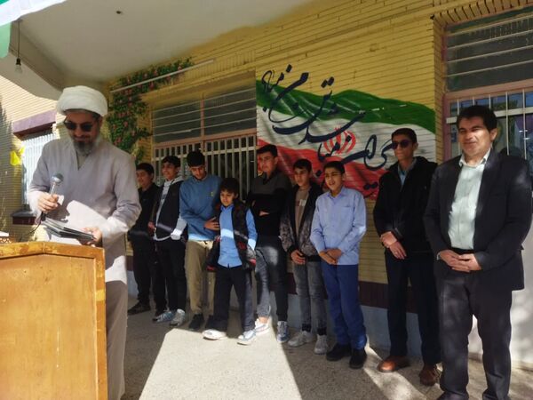 تقدیر از دانش‌آموزان فعال حوزه فرهنگی و مذهبی دبیرستان نمونه دانش