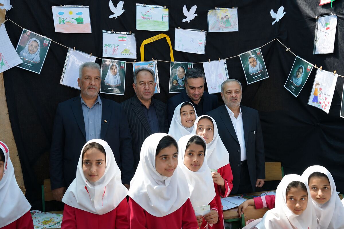 بازدید وزیر آموزش‌وپرورش از نمایشگاه دانش‌آموزی شهدا در حاشیه اجلاسیه ۱۶۴ شهید زیرکوه