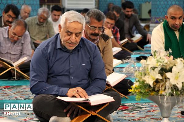 محفل جزء خوانی قرآن در امامزاده سید جعفر محمد یزد