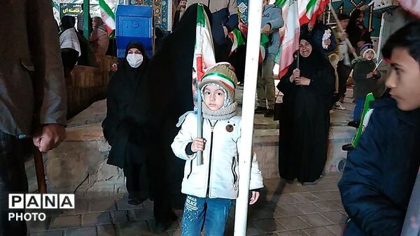 دهه نودی ها صحنه اجتماعات را زیباتر کردند