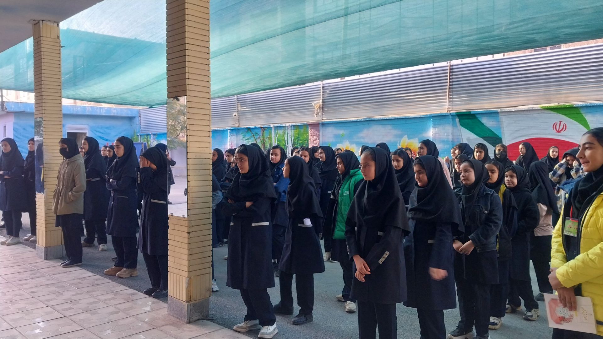 گرامیداشت هفته بسیج دانش آموزی در دبیرستان فیاض 