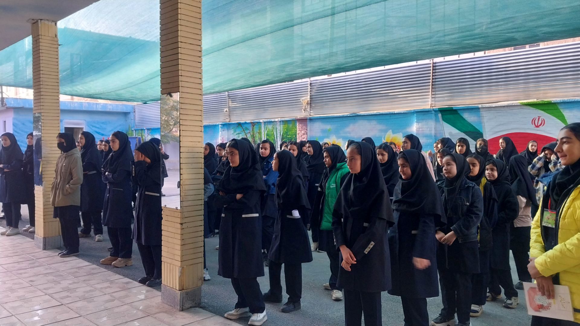 گرامیداشت هفته بسیج دانش آموزی در دبیرستان فیاض 