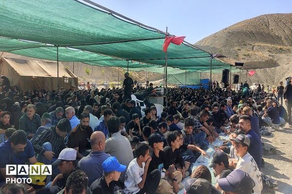 پخت حلیم در روز اربعین حسینی شهر بار نیشابور