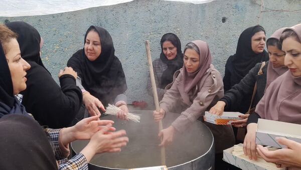افطاری در دبیرستان صفورا ۲ ناحیه هفت مشهد