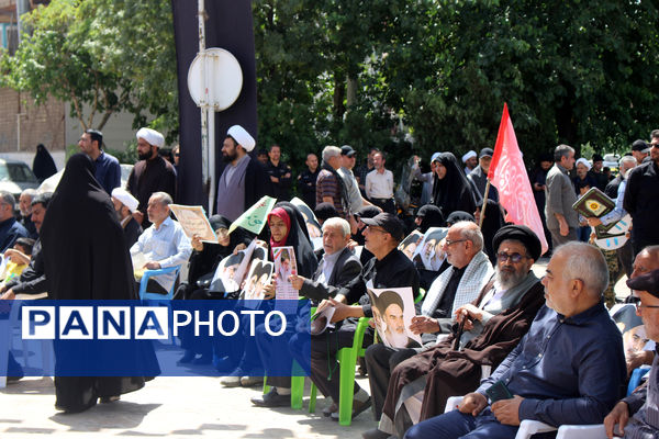 اجتماع مردم قم به‌مناسبت قیام 15 خرداد در مقابل بیت تاریخی امام خمینی(ره)