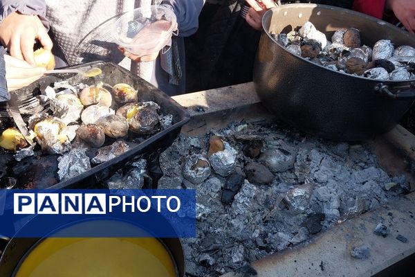 برنامه های شاد و متنوع به مناسبت شب یلدا در مدرسه منتصرین شاهد