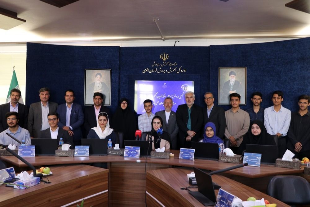 تجلیل از دانش آموزان افتخارآفرین خراسان رضوی در کنکور سراسری و مدال آور در المپیادهای علمی جهانی