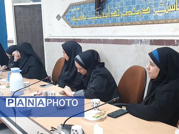 کارگاه تحکیم بنیان خانواده با محوریت مهارت‌های ارتباطی والدین با فرزندان و مهارت‌های ارتباط موثر