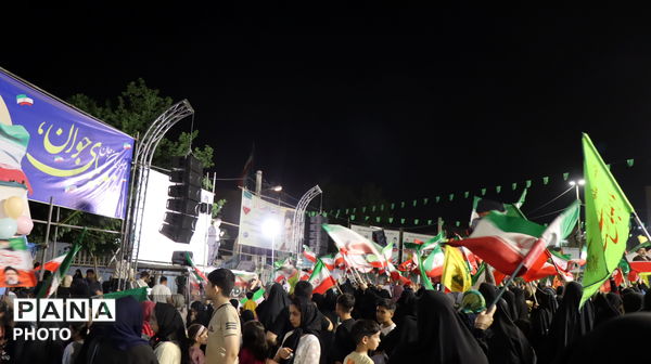 حضور پرشور دانش‌آموزان دبیرستان شهدای مظفر در نود و نهمین موج اجتماع مردمی پاکدشت