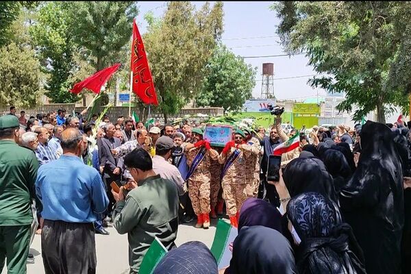 تشییع باشکوه پیکر شهدای اقتدار با حضور دانش‌آموزان رباط کریم در تهران