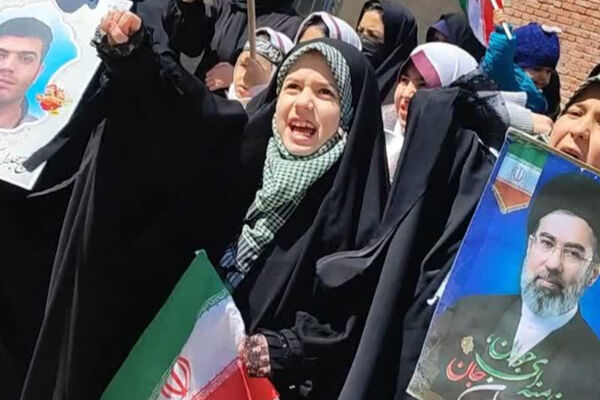 حضور شیرزنان دستجردی و نسل فردای ایران در راهپیمایی