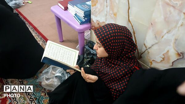 مردم کاشمر در زیارتگاه شهید مدرس قرآن بر سر گرفتند