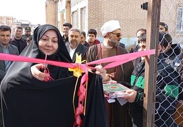افتتاح چمن مصنوعی در دبیرستان توحید دهگلان به مناسبت دهه فجر