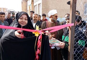 افتتاح چمن مصنوعی در دبیرستان توحید دهگلان به مناسبت دهه فجر