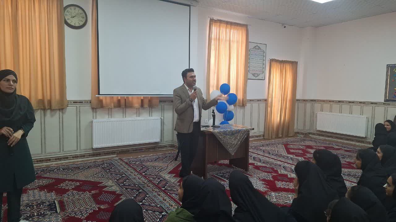 هنرستان حاج عزیزالله مشکی میزبان کارشناس آموزش نیروی انتظامی بود